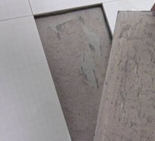 江永瓷砖空鼓维修公司分享瓷砖铺贴时如果打浆（即涂抹在瓷砖背面和基层上的砂浆或瓷砖胶）过少，会带来以下问题